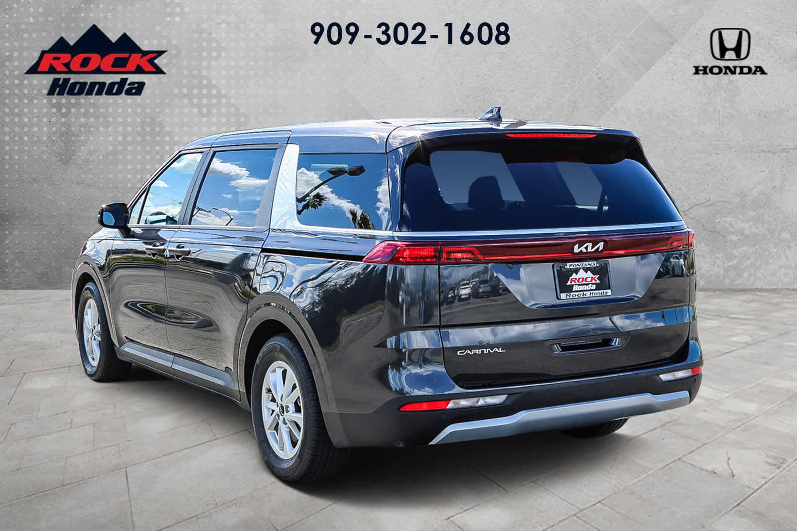 Used 2024 Kia Carnival LX image 6