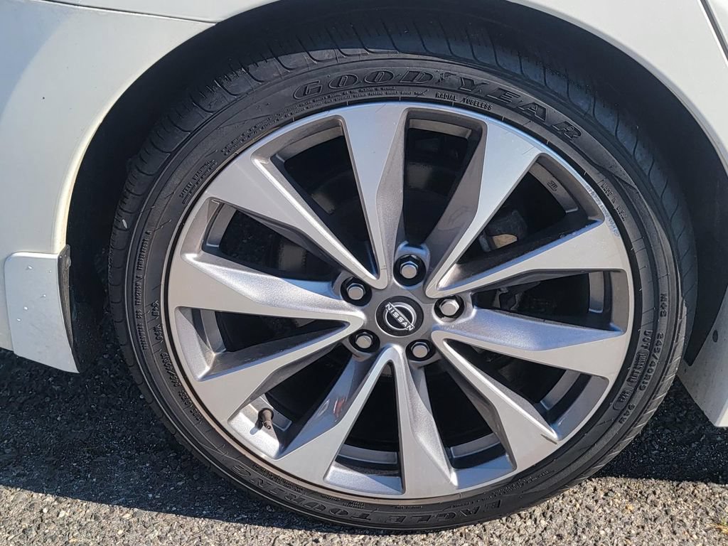 Used 2023 Nissan Maxima Platinum w/ Sport Mat Group FWD image 10