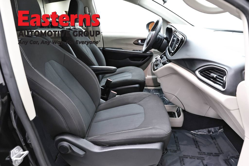Used 2022 Chrysler Voyager LX FWD image 24