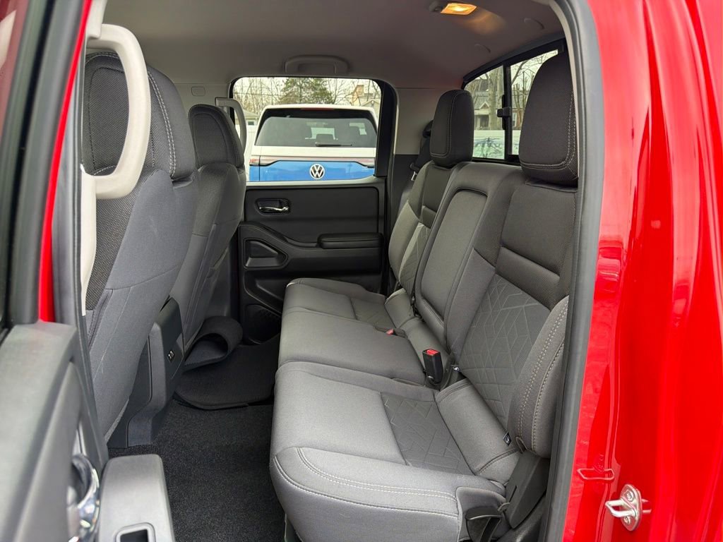 Used 2025 Nissan Frontier SV image 29