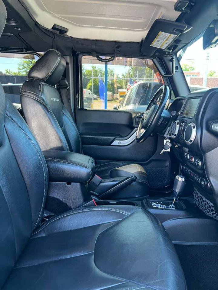Used 2015 Jeep Wrangler Unlimited Rubicon AWD/4WD image 26