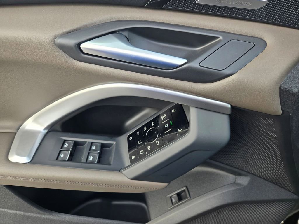 New 2025 Audi Q5 Premium Plus image 18