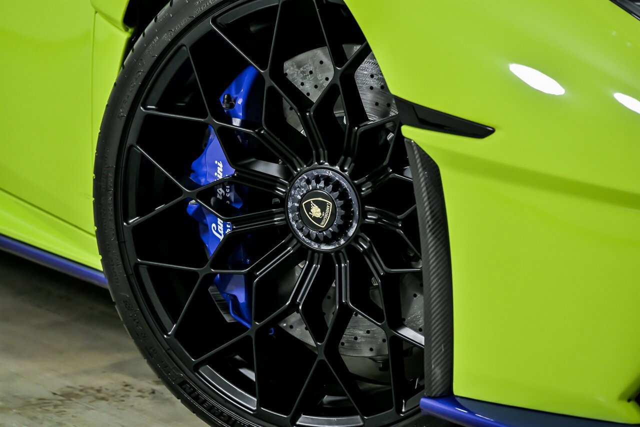 Used 2022 Lamborghini Huracan STO RWD image 4