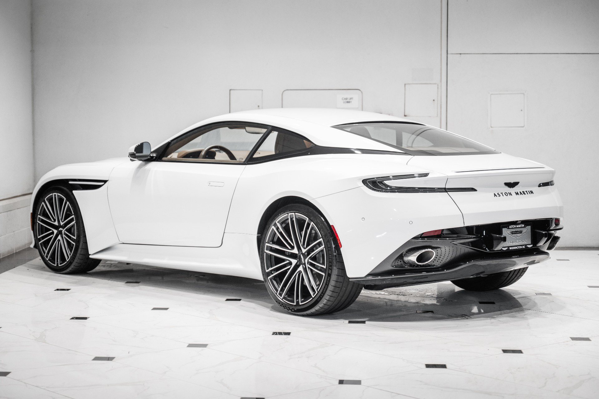 Used 2024 Aston Martin DB12 Coupe RWD image 2