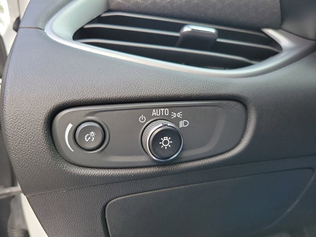 Used 2025 Chevrolet Malibu RS FWD image 17