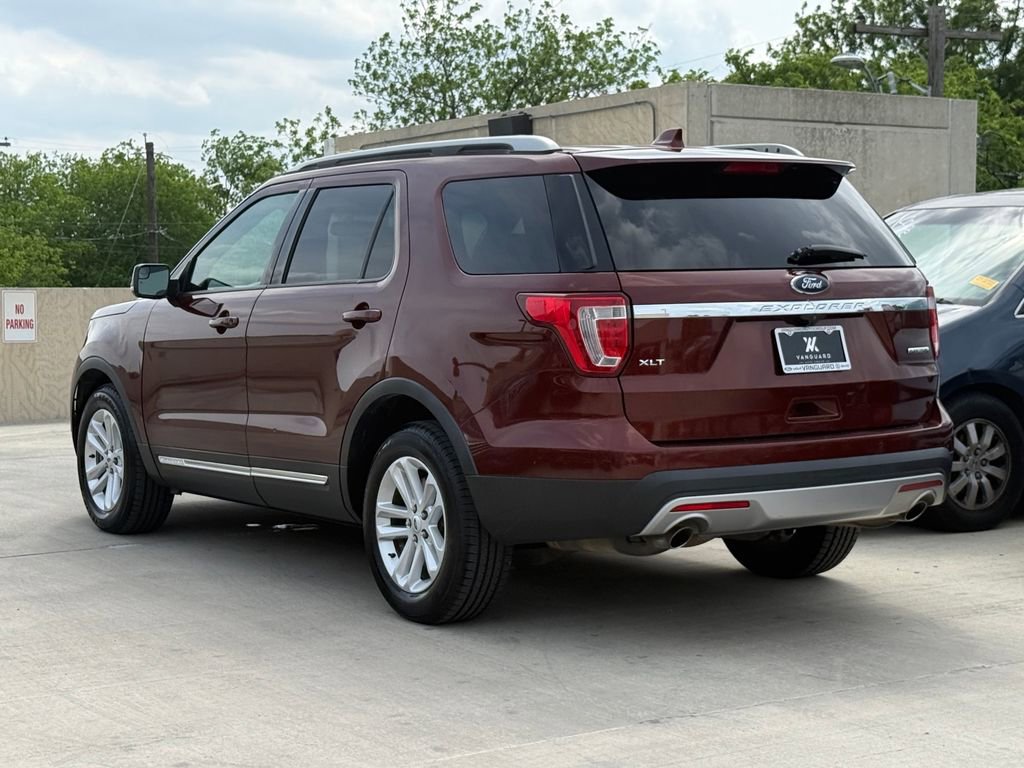 Used 2016 Ford Explorer XLT w/ Equipment Group 202A FWD image 7