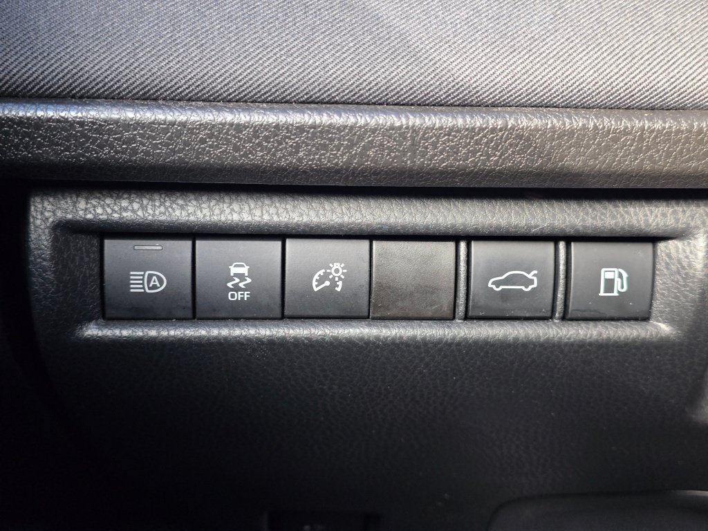 Used 2025 Toyota Camry LE FWD image 35