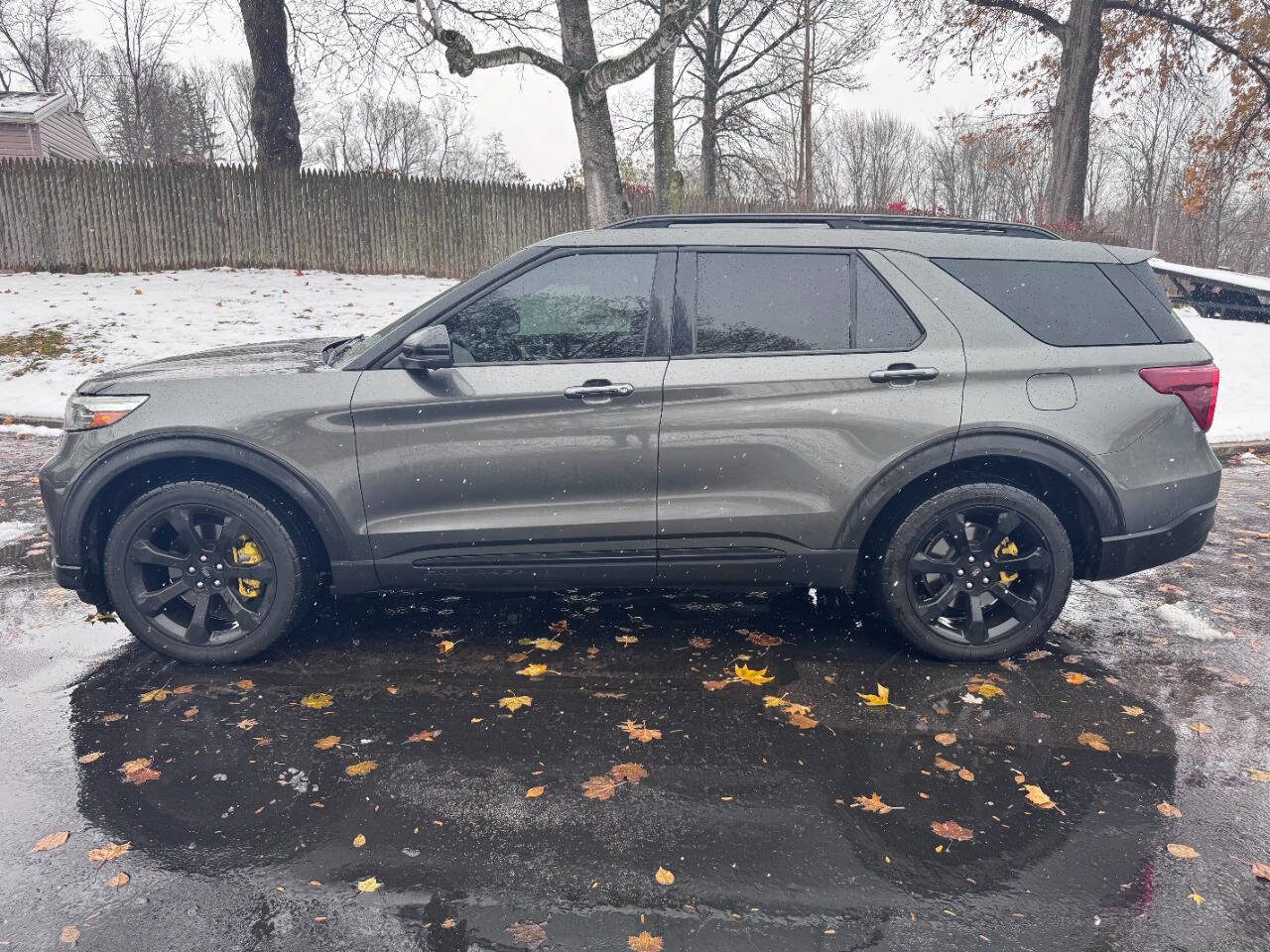 Used 2020 Ford Explorer ST w/ ST Street Pack image 4