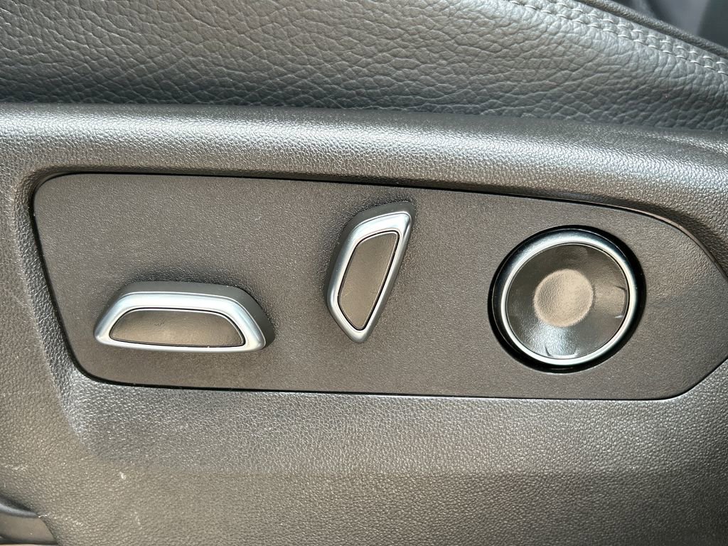 Used 2025 GMC Yukon Denali w/ Sun & Power Step Package AWD/4WD image 25