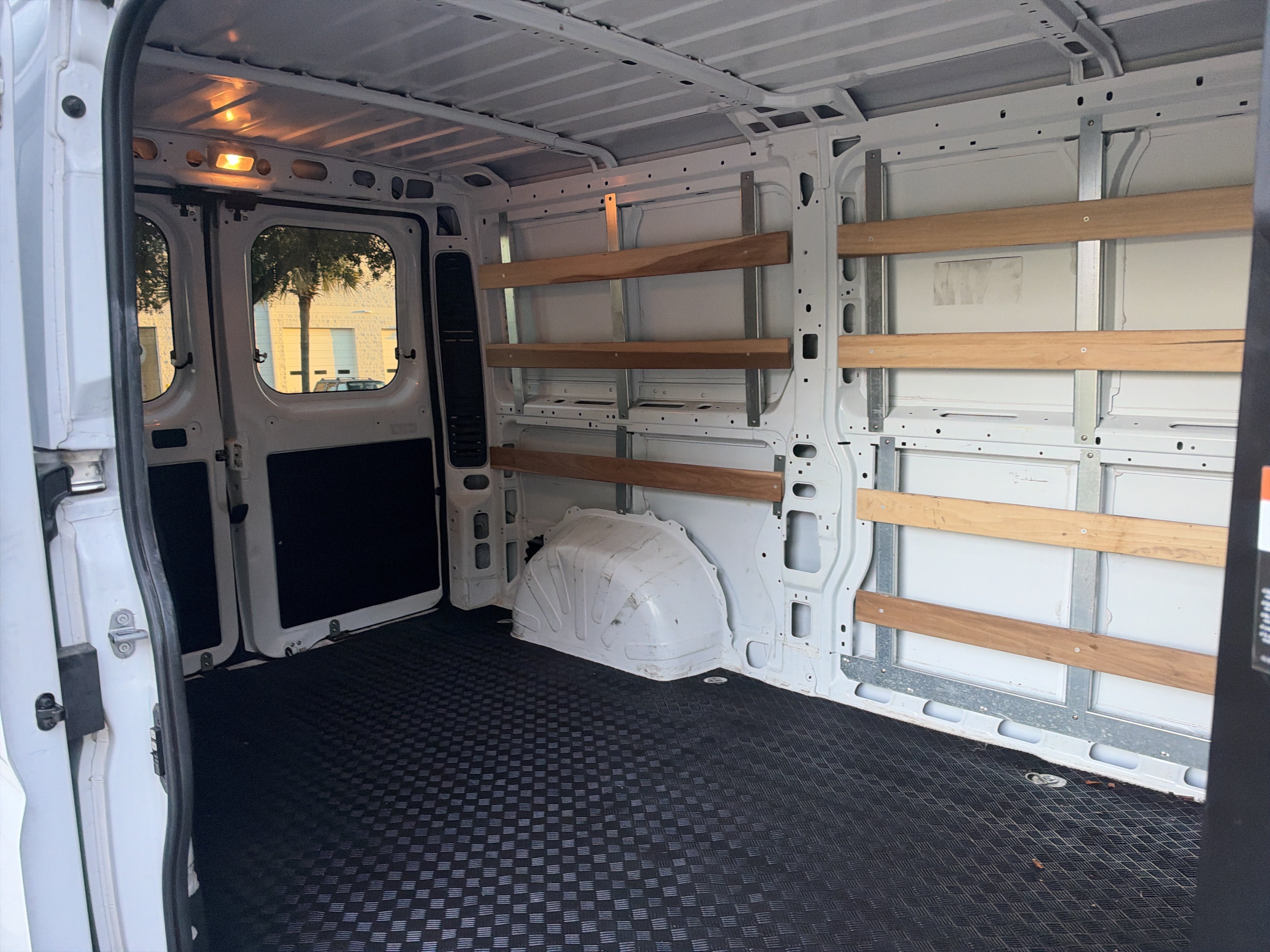 Used 2025 RAM ProMaster 2500 w/ U-Haul Equipment Group FWD image 30