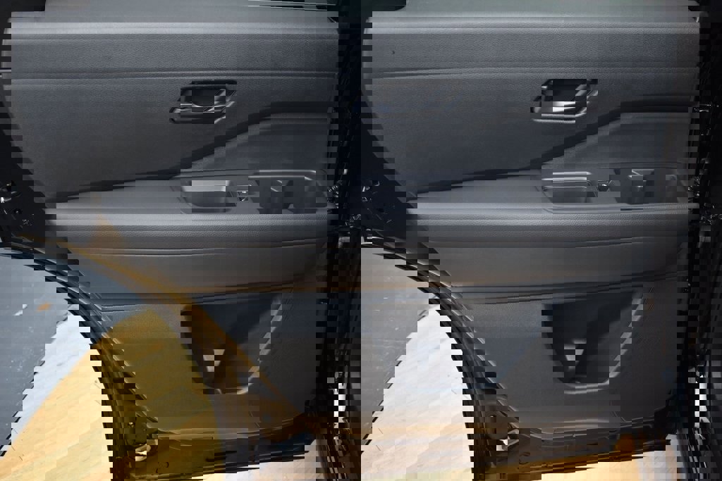 New 2025 Nissan Pathfinder S image 10