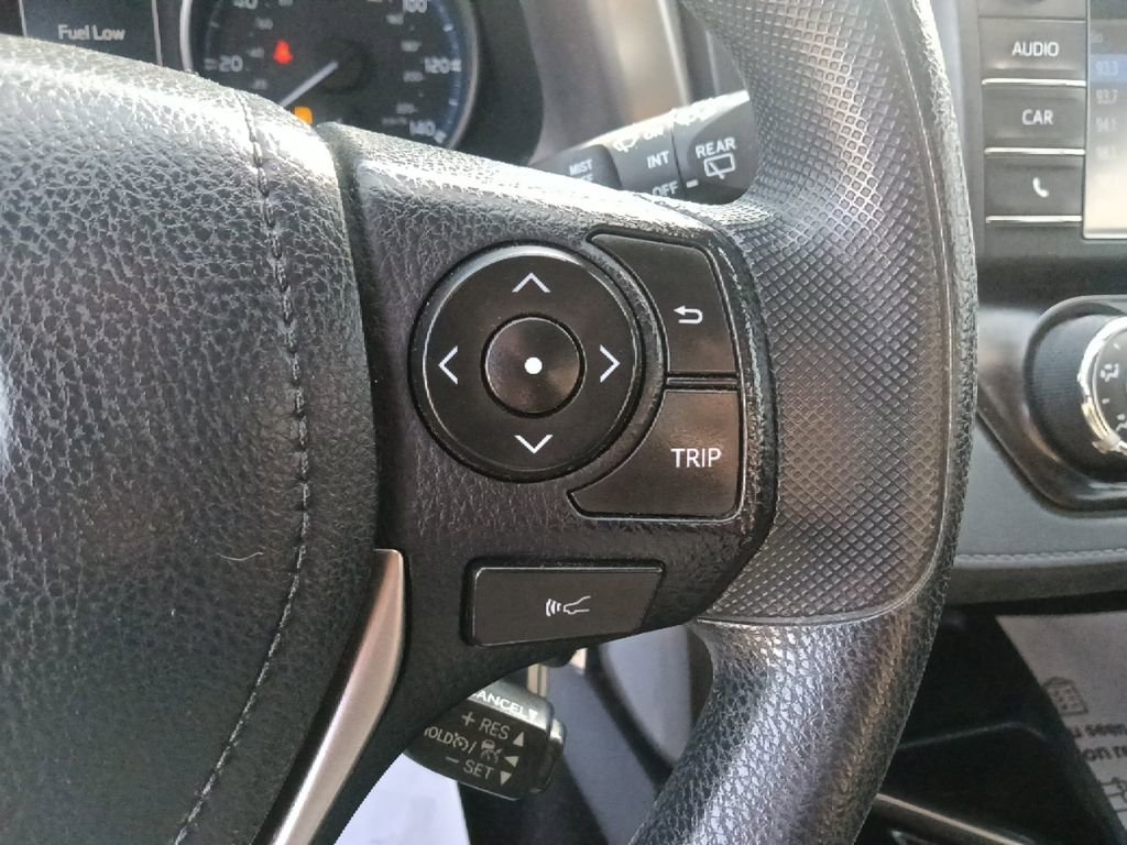 Used 2018 Toyota RAV4 LE FWD image 19