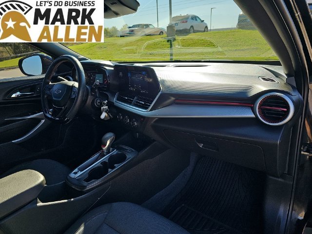 Used 2025 Chevrolet Trax RS w/ Sunroof Package FWD image 29