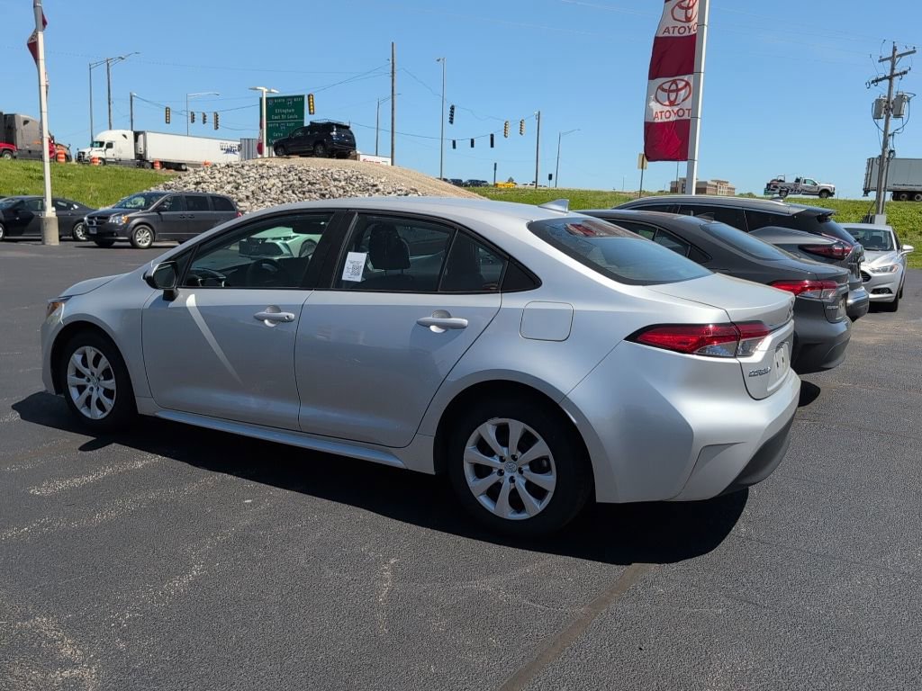 Used 2024 Toyota Corolla LE FWD image 5