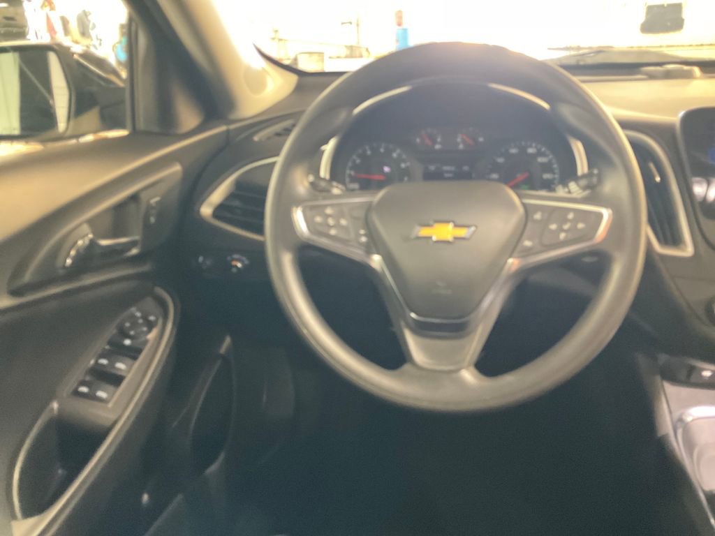 Used 2025 Chevrolet Malibu LT FWD image 18