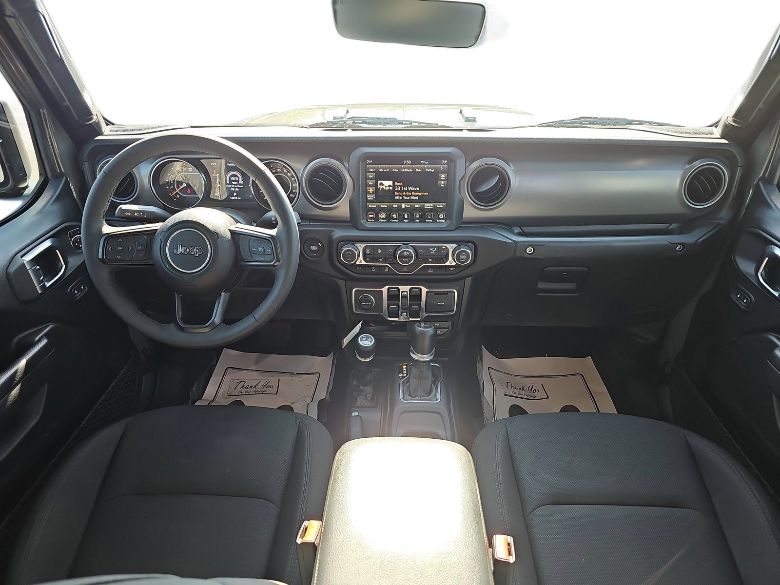 Used 2023 Jeep Gladiator Willys AWD/4WD image 9