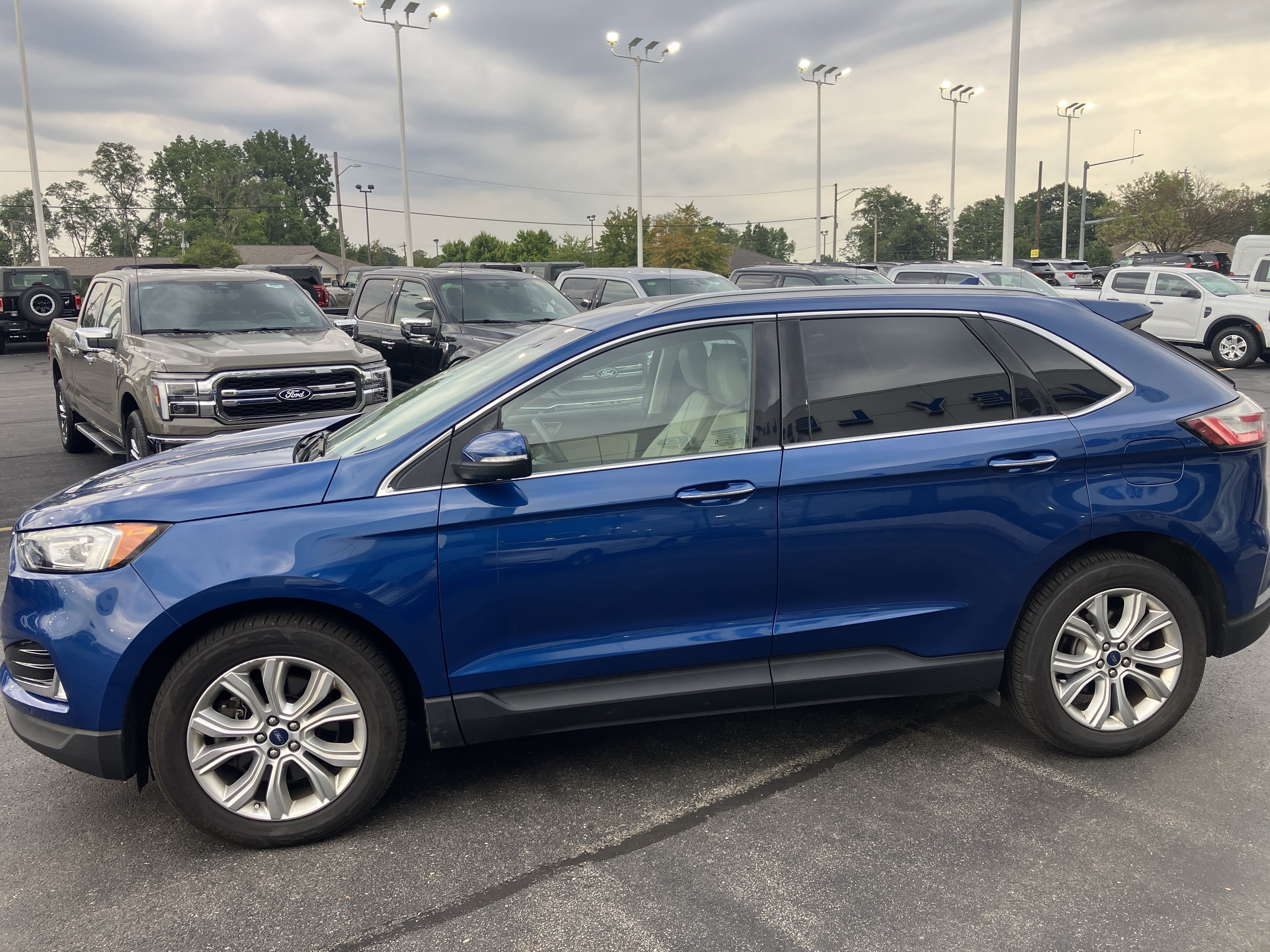 Used 2020 Ford Edge Titanium w/ Class II Trailer Tow Package AWD/4WD image 4