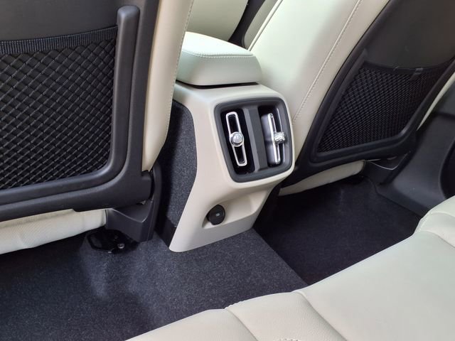 Certified 2023 Volvo XC40 B5 Plus w/ Protection Package Premier AWD/4WD image 17