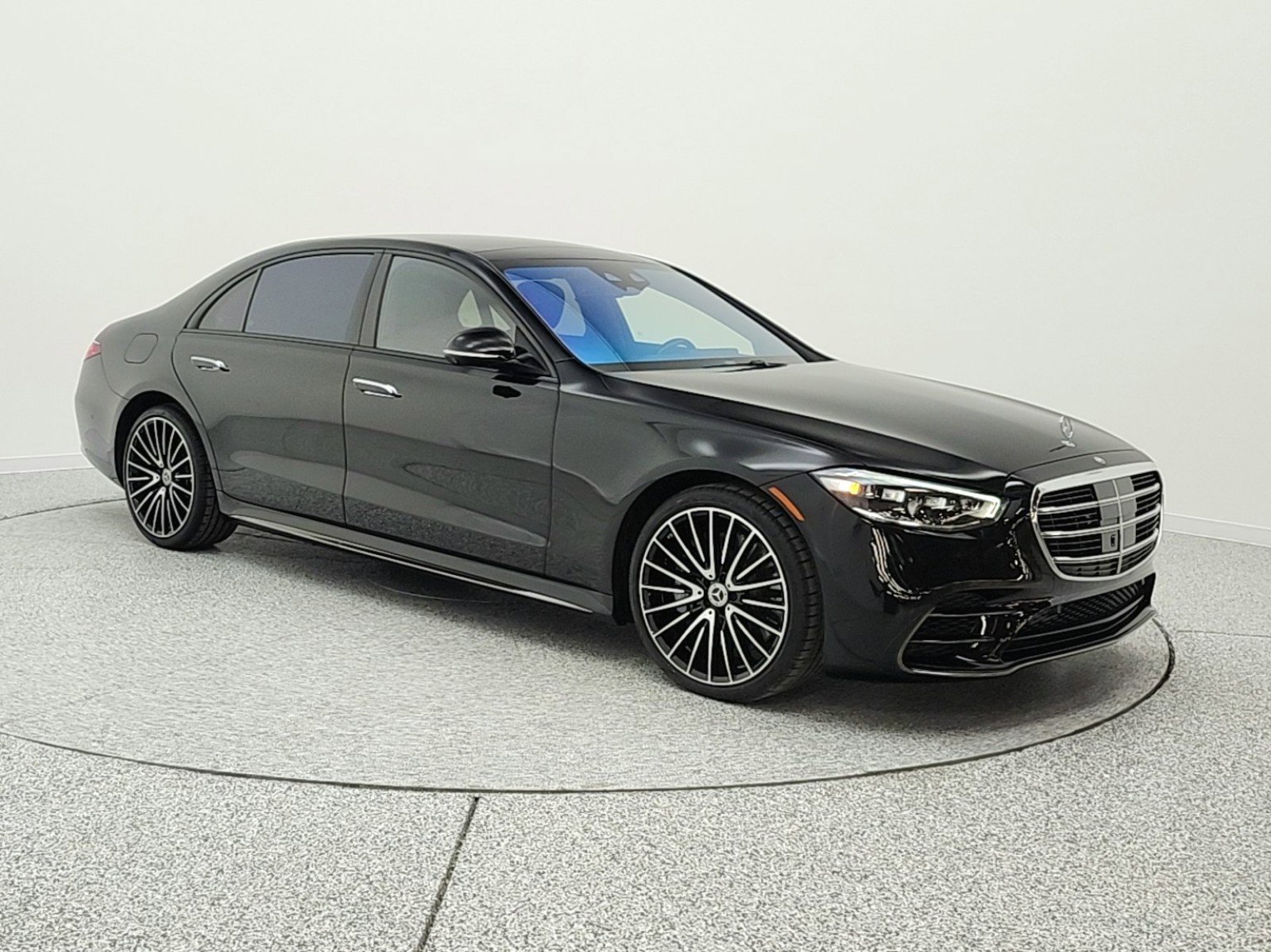 Used 2023 Mercedes-Benz S 580 4MATIC Sedan image 3