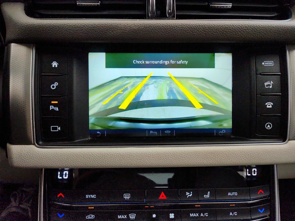 Used 2016 Jaguar XF Prestige RWD image 20