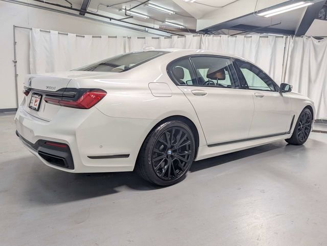 Used 2021 BMW 750i xDrive w/ Luxury Rear Seating Package image 3