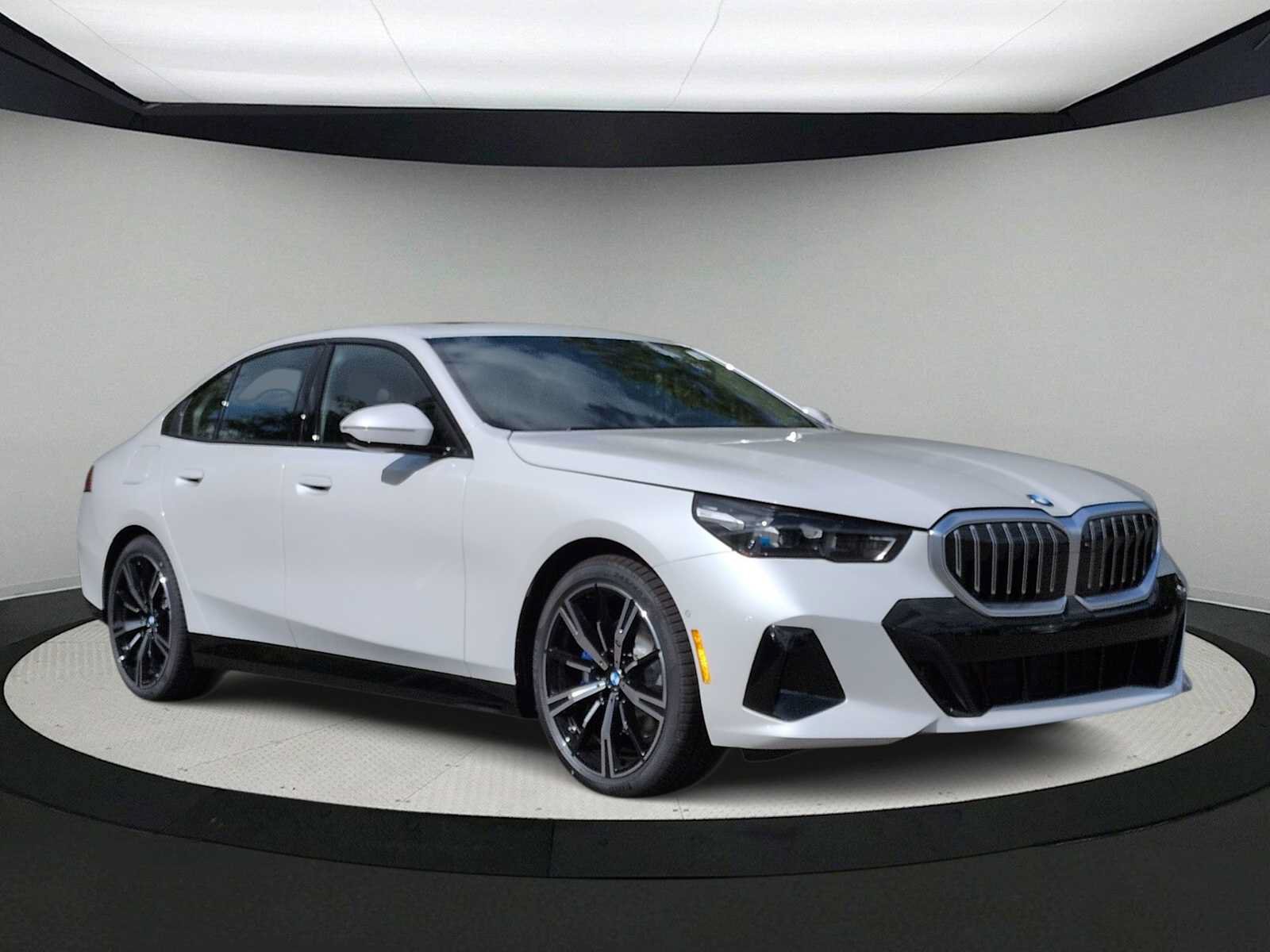 Used 2027 BMW 530i xDrive w/ M Sport Package AWD/4WD image 2