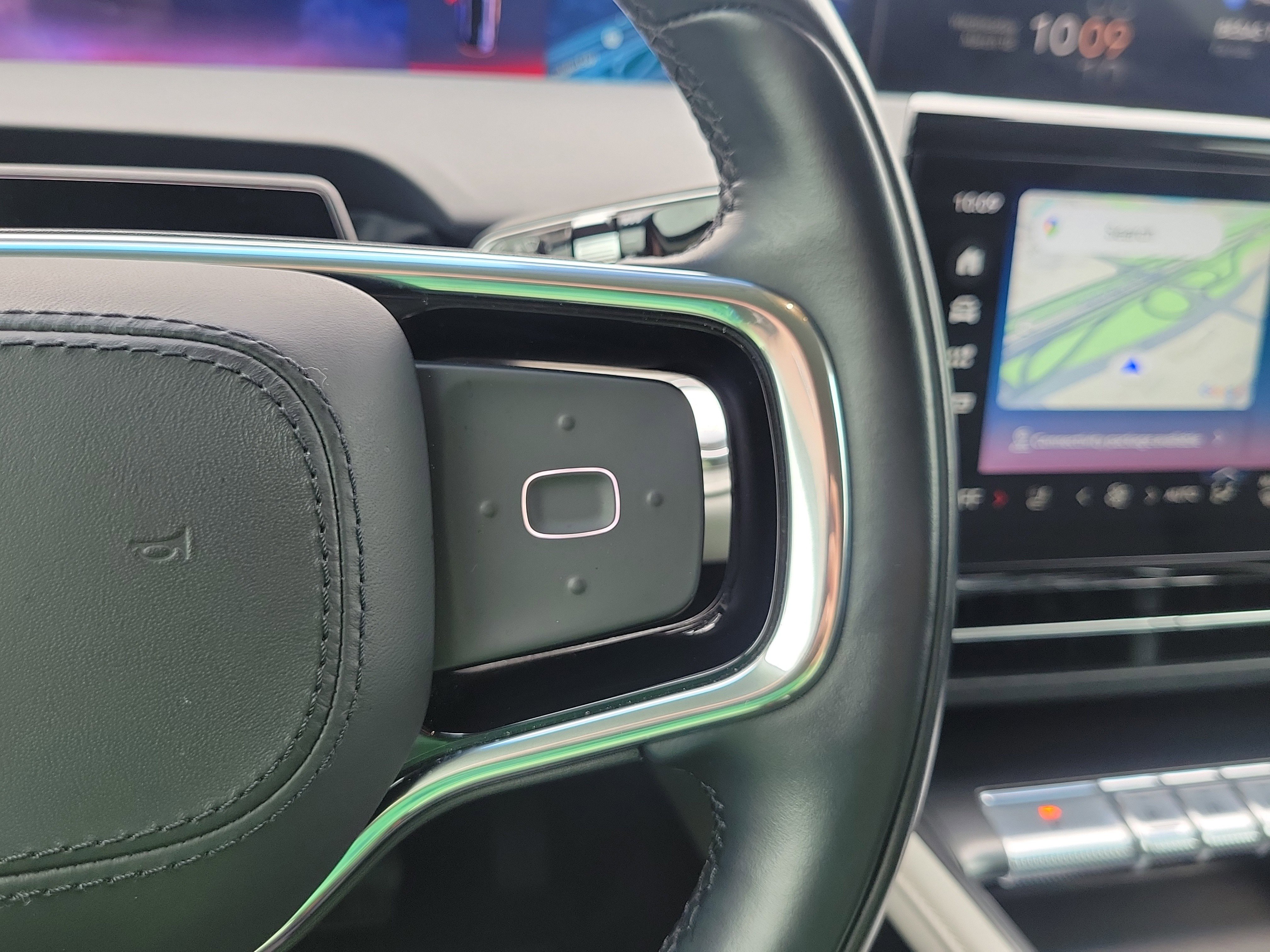 Used 2024 Lincoln Nautilus Premier image 22