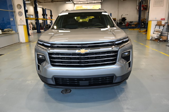 New 2027 Chevrolet Traverse LT w/ LPO, Floor Liner Package AWD/4WD image 2