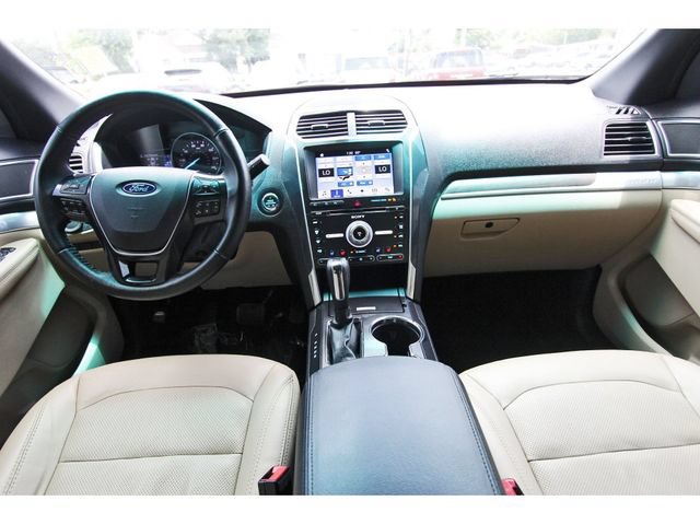 Used 2017 Ford Explorer Limited w/ Equipment Group 301A FWD image 8