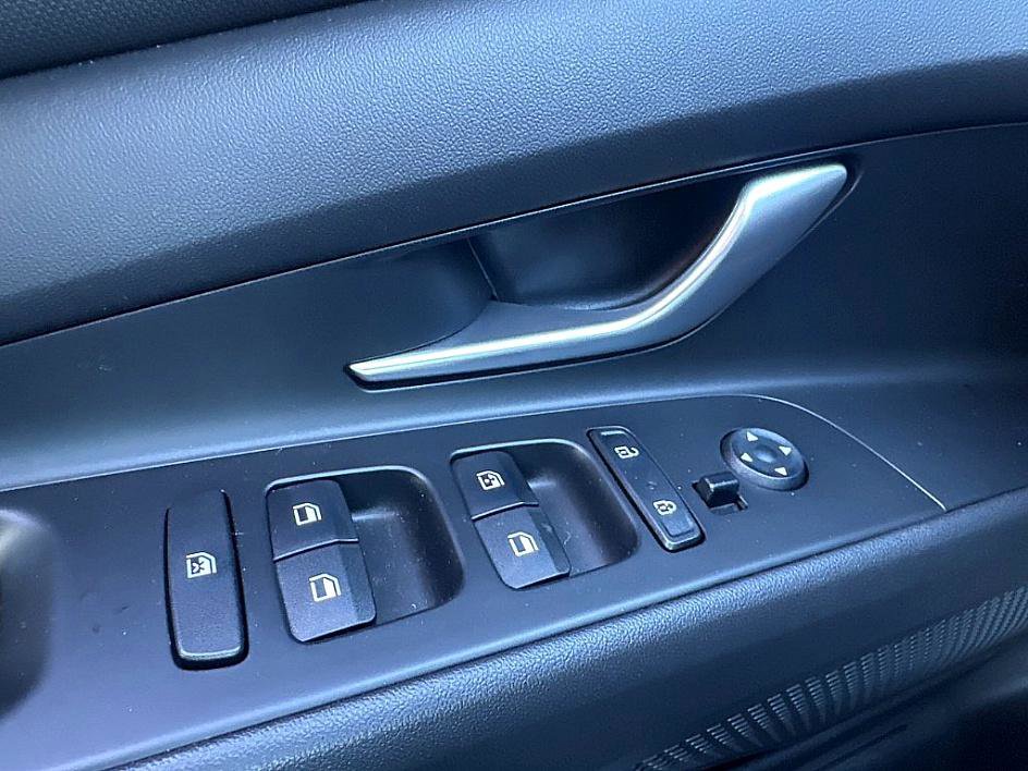 Certified 2023 Hyundai Elantra SEL w/ Convenience Package image 20