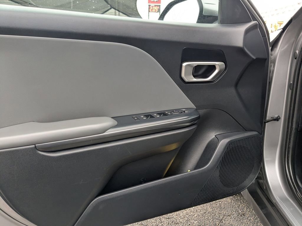 Used 2025 Kia K4 LXS image 13