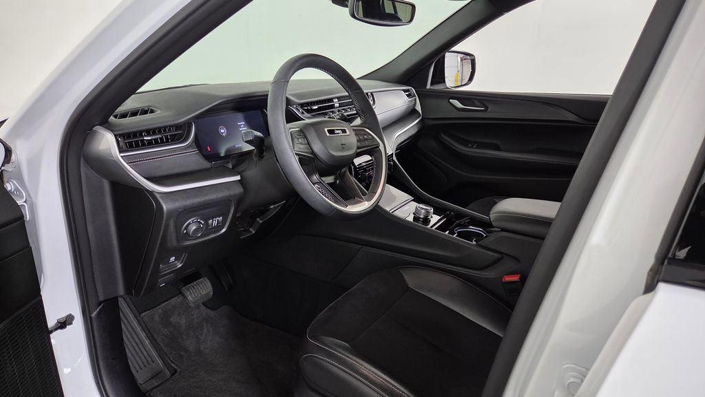 Used 2023 Jeep Grand Cherokee L Laredo AWD/4WD image 16