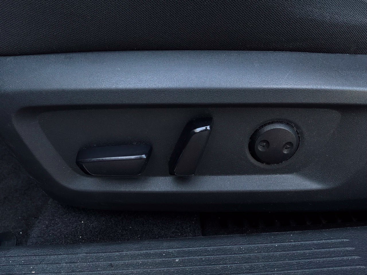 Used 2023 Nissan Rogue SV FWD image 11