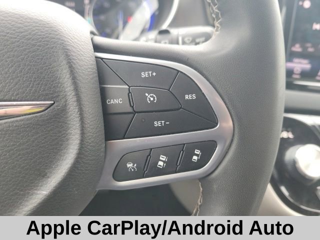 Used 2023 Chrysler Pacifica Touring-L image 12