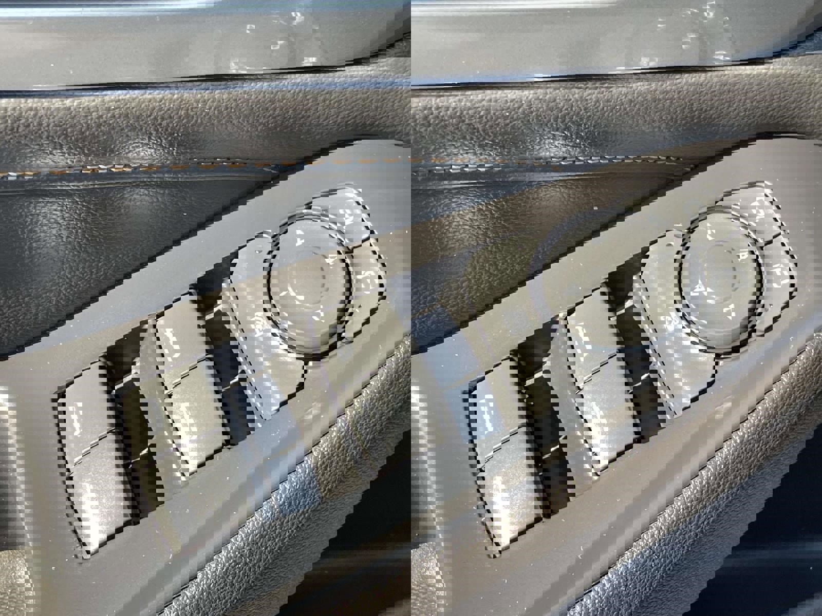 Used 2021 Chevrolet Traverse LS FWD image 23