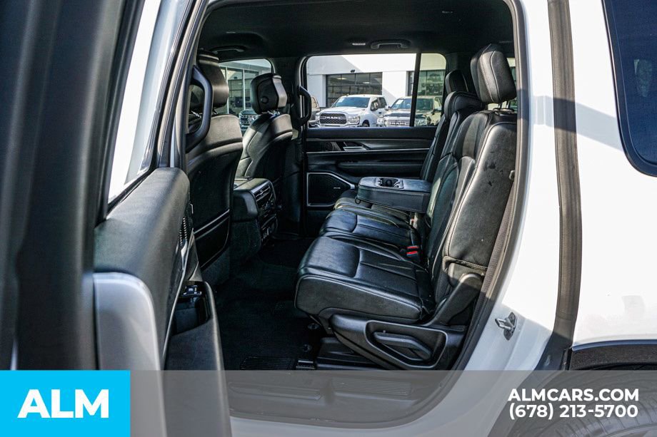 Used 2024 Jeep Wagoneer Series II w/ Flexible Seating Group RWD image 21