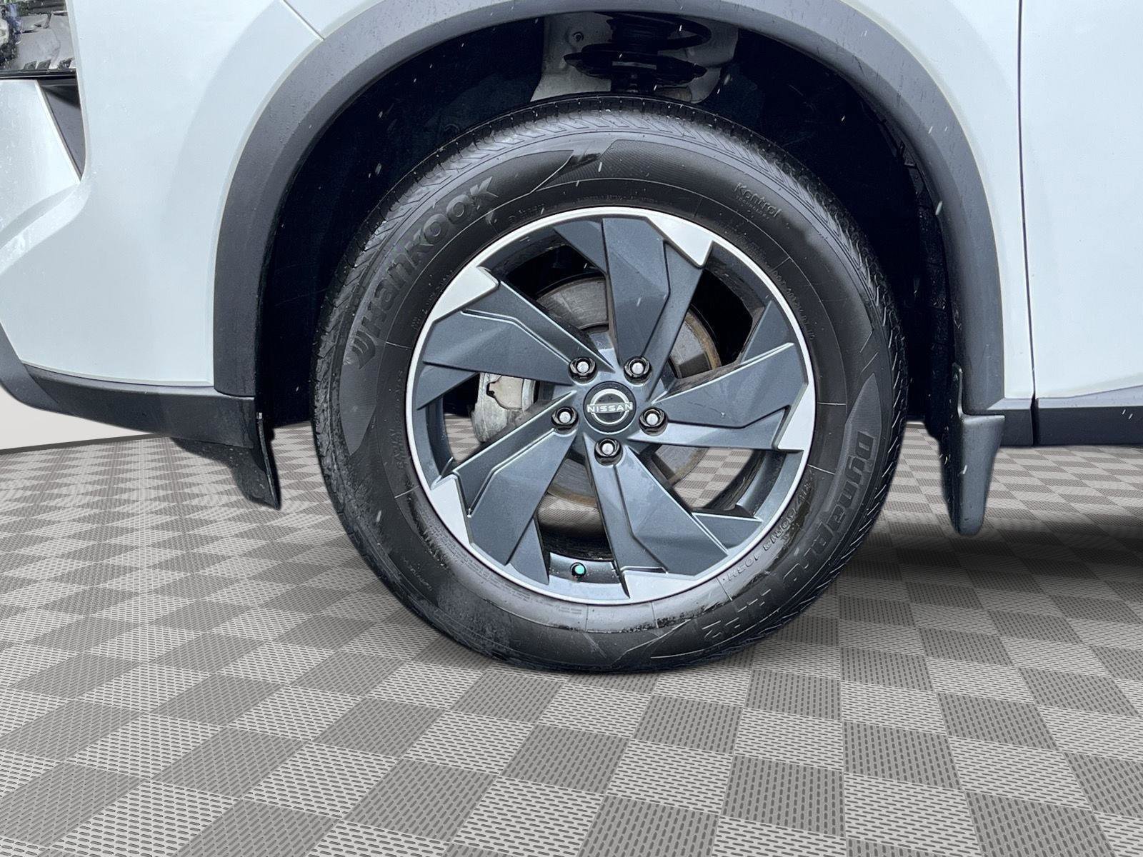 Used 2024 Nissan Rogue SV w/ SV Premium Package AWD/4WD image 9