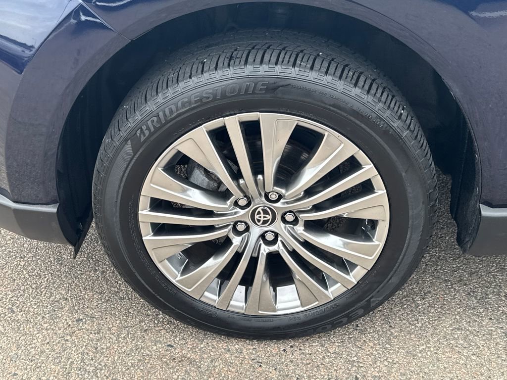 Used 2024 Toyota Venza XLE AWD/4WD image 39