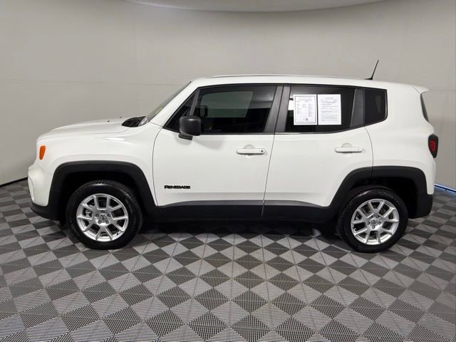 Used 2023 Jeep Renegade Latitude AWD/4WD image 3