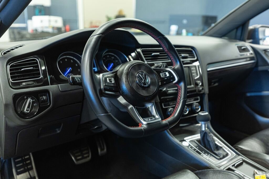 Used 2016 Volkswagen Golf R 4-Door image 8