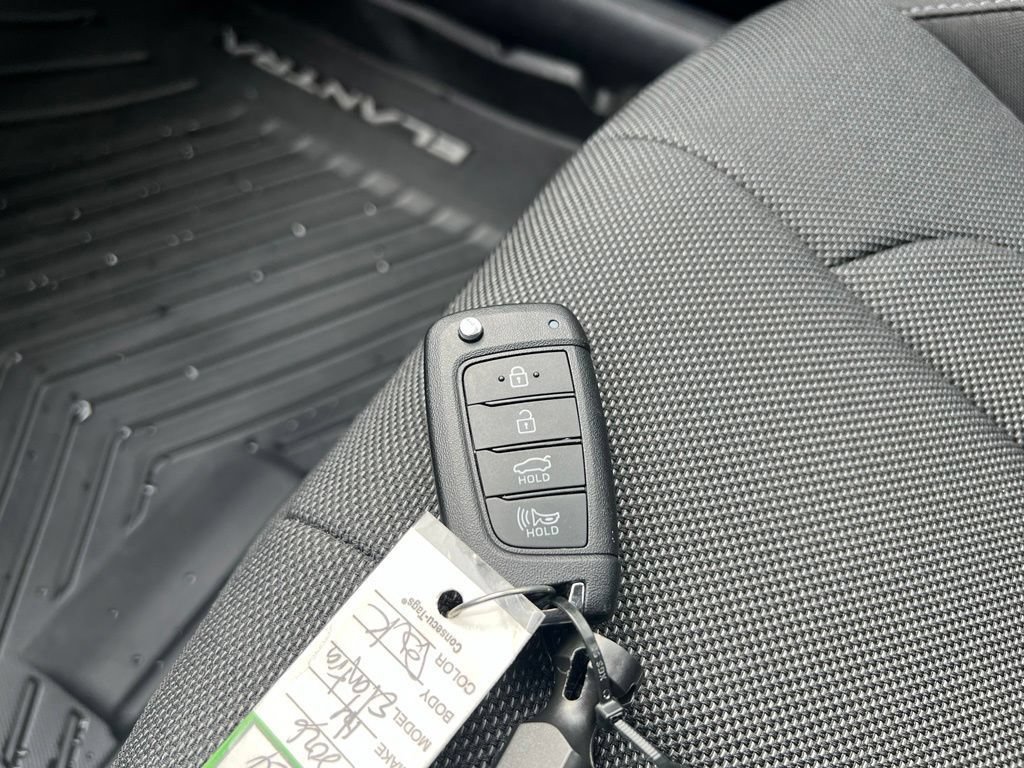 Used 2026 Hyundai Elantra SE FWD image 29