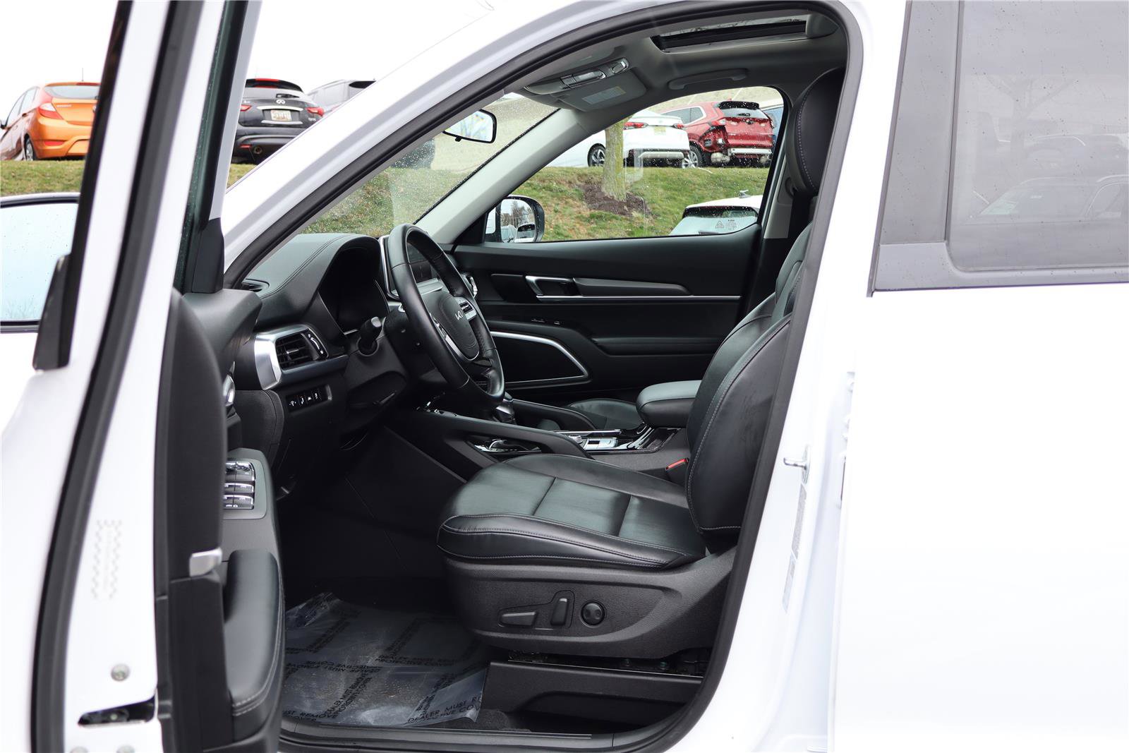 Used 2022 Kia Telluride S image 11