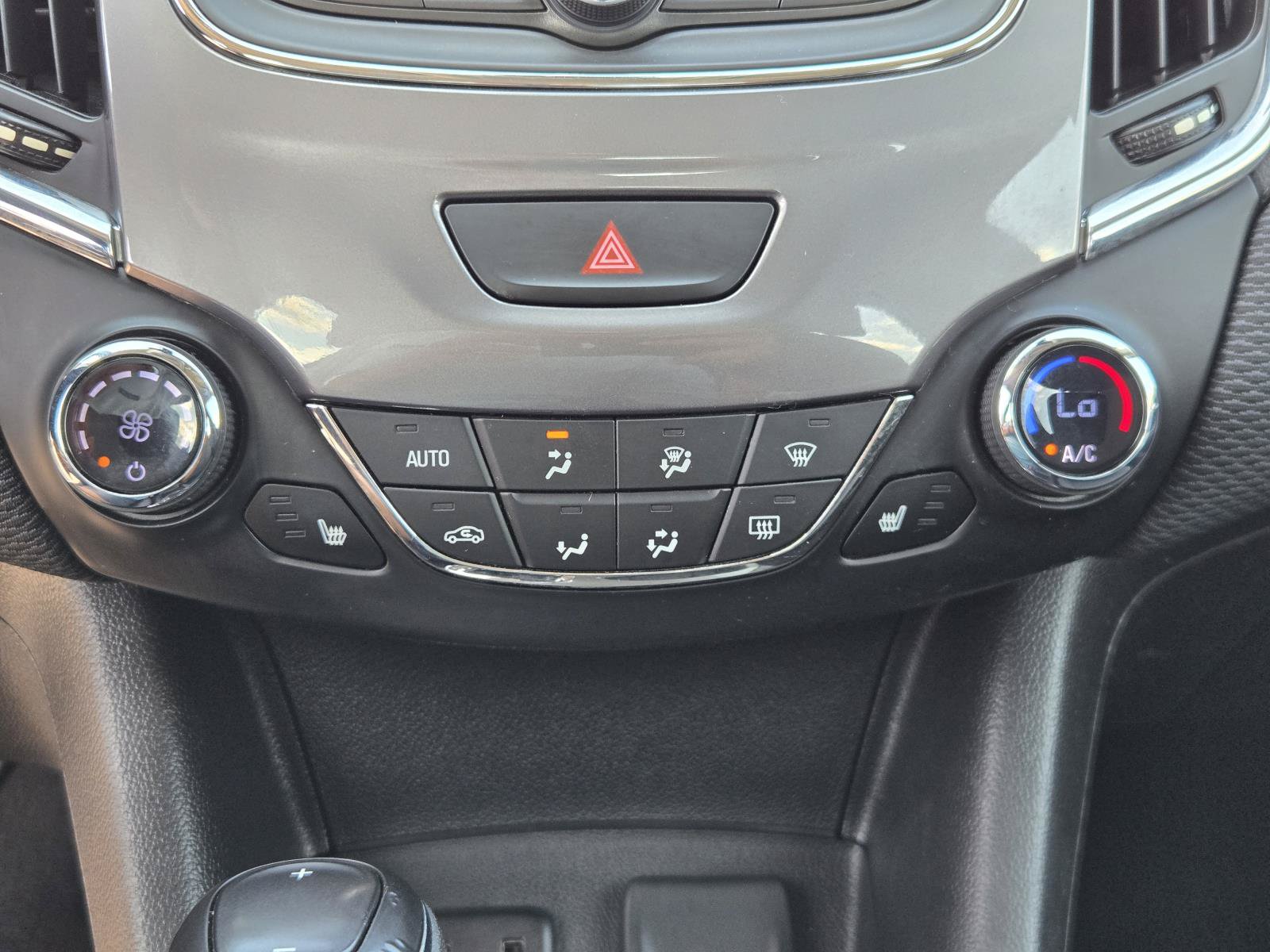 Used 2019 Chevrolet Cruze LT w/ Convenience Package FWD image 11