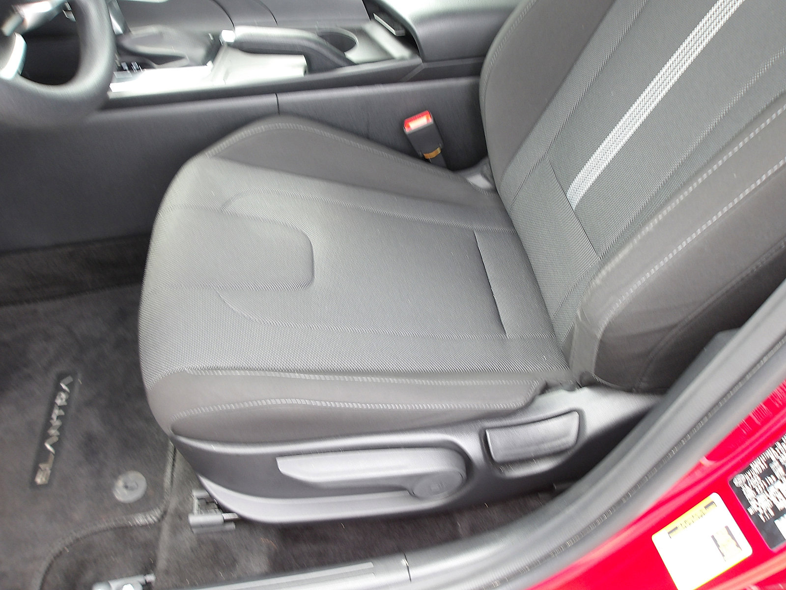 Certified 2025 Hyundai Elantra SE image 12