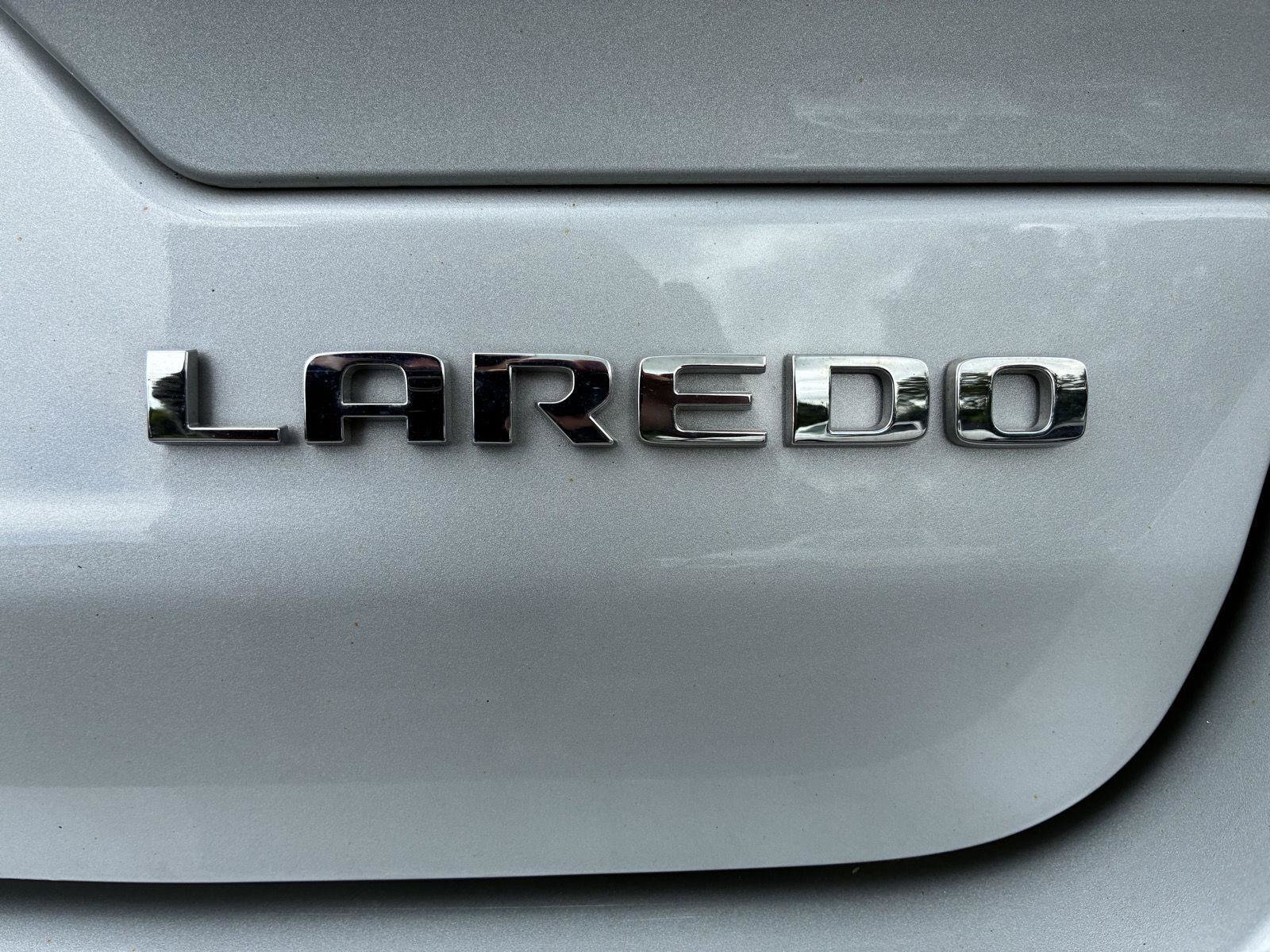 Used 2023 Jeep Grand Cherokee Laredo AWD/4WD image 9