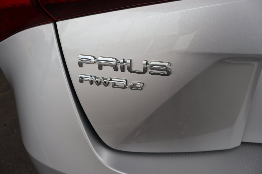 Certified 2020 Toyota Prius LE AWD/4WD image 57