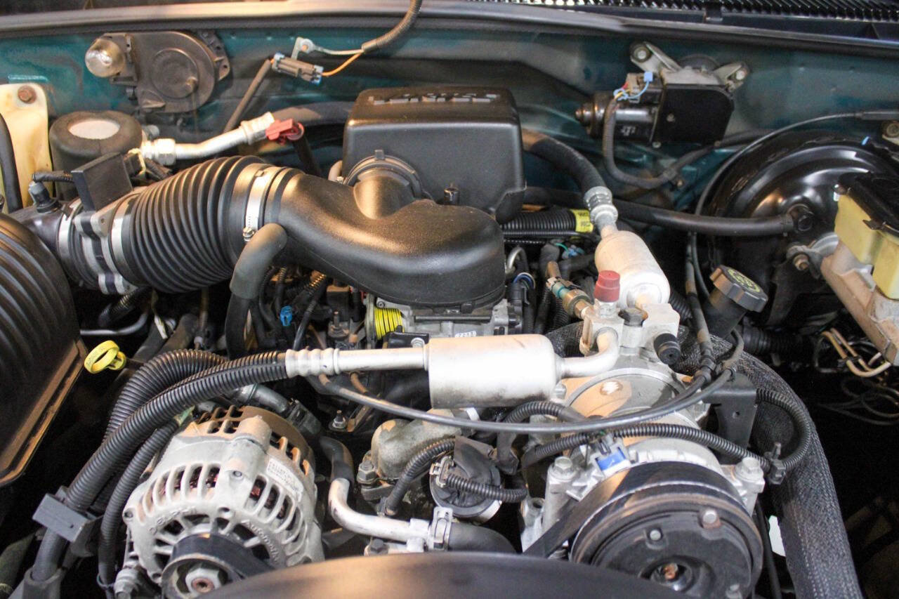 Used 1996 Chevrolet Silverado 2500 C2500 Cheyenne 2dr Extended Ca image 16