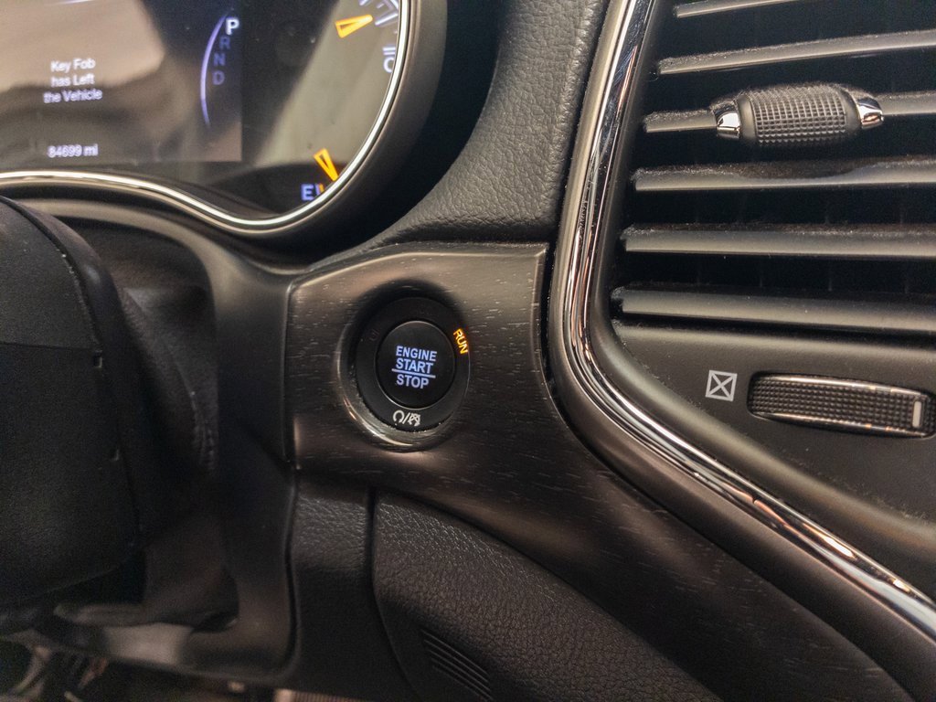 Used 2018 Jeep Grand Cherokee Laredo image 23