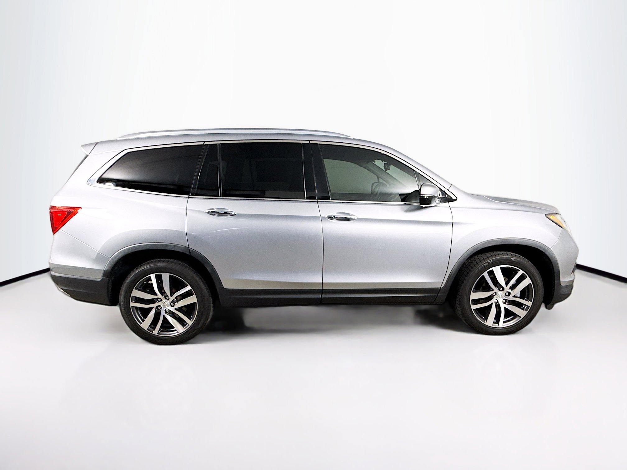Used 2018 Honda Pilot Elite image 2