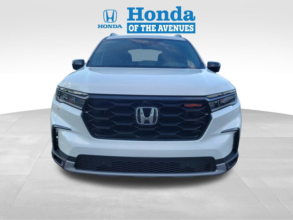 Used 2025 Honda Pilot TrailSport image 2